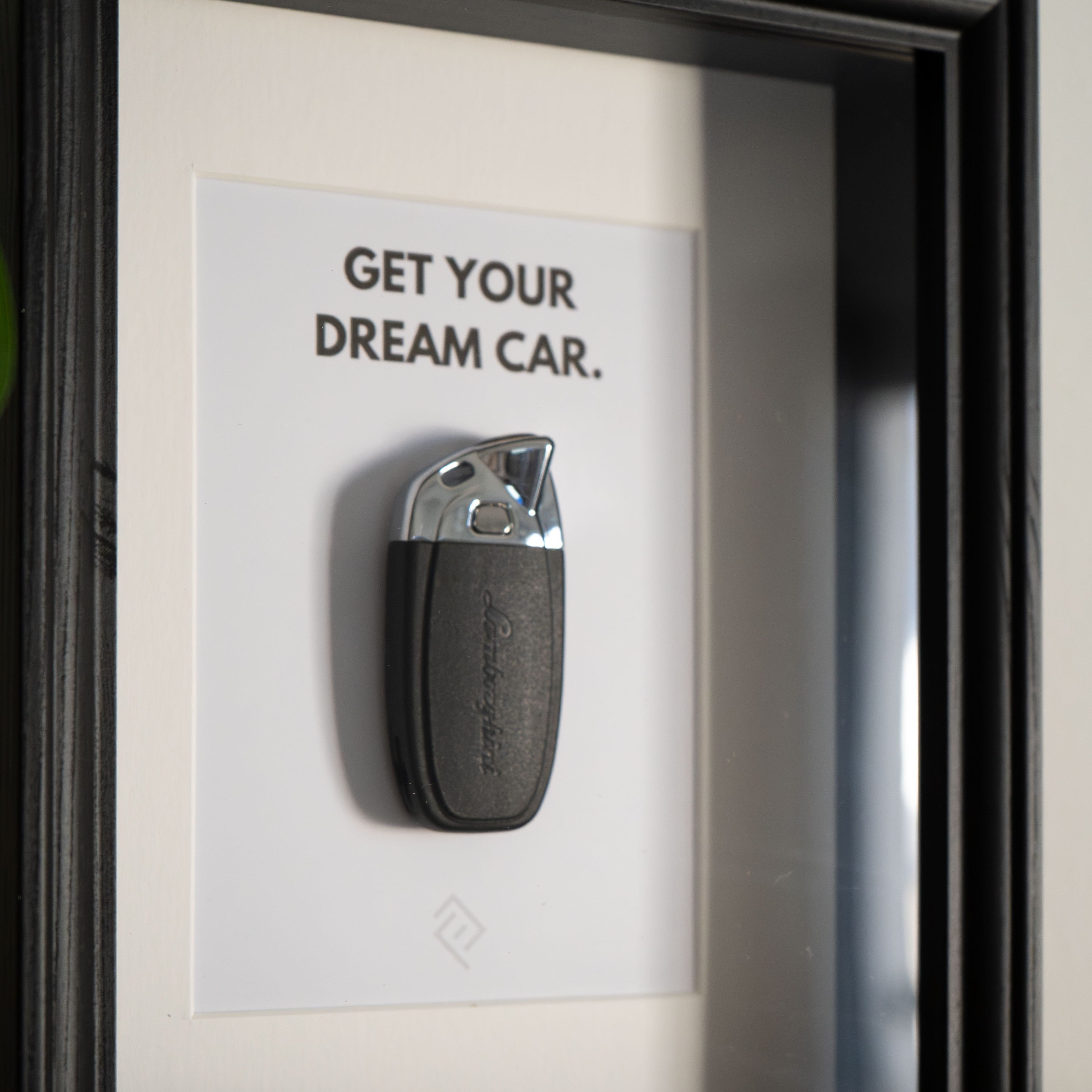 Clé de Aventador Encadrée - Phrase de motivation personnalisable