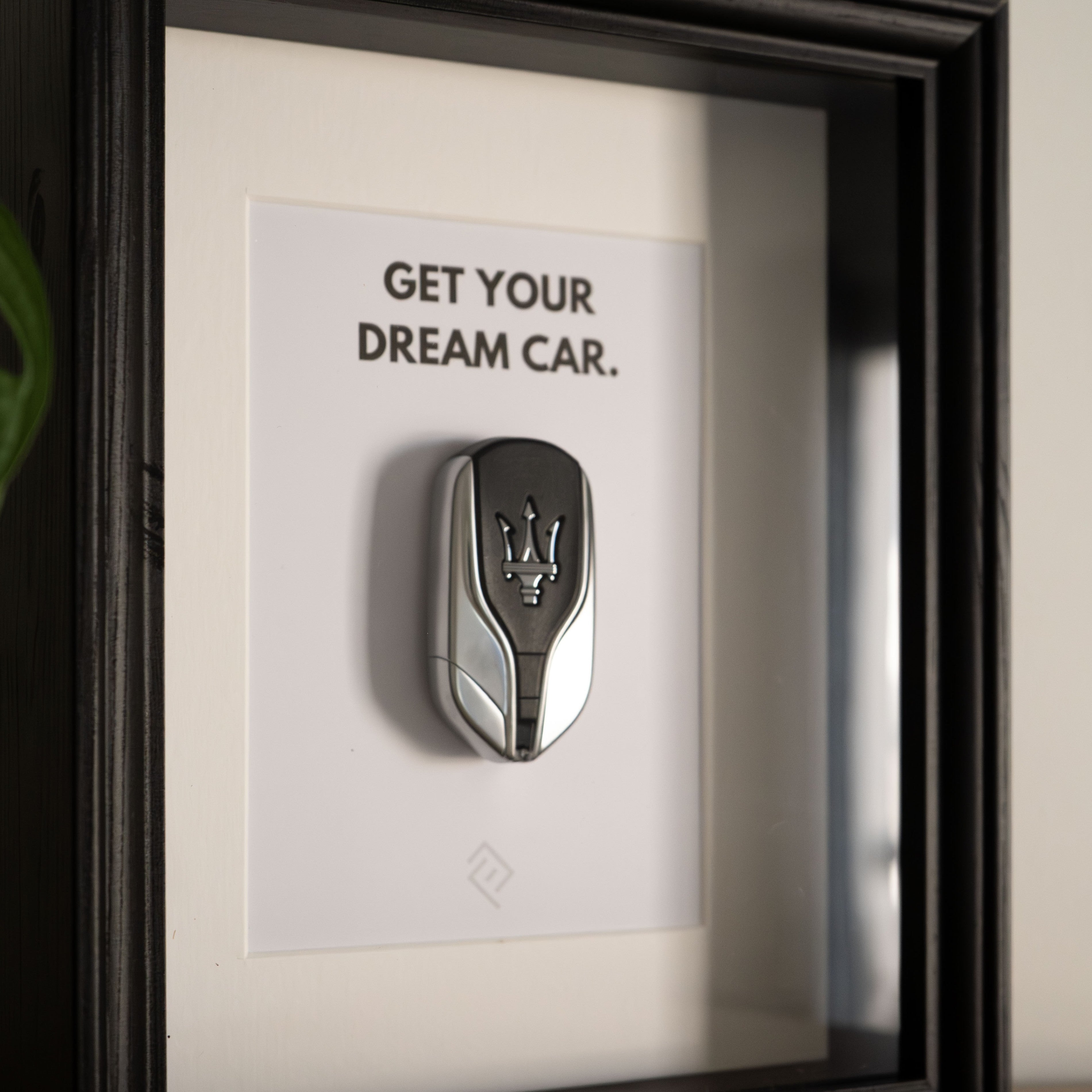 Clé de Maserati Encadrée - Phrase de motivation personnalisable