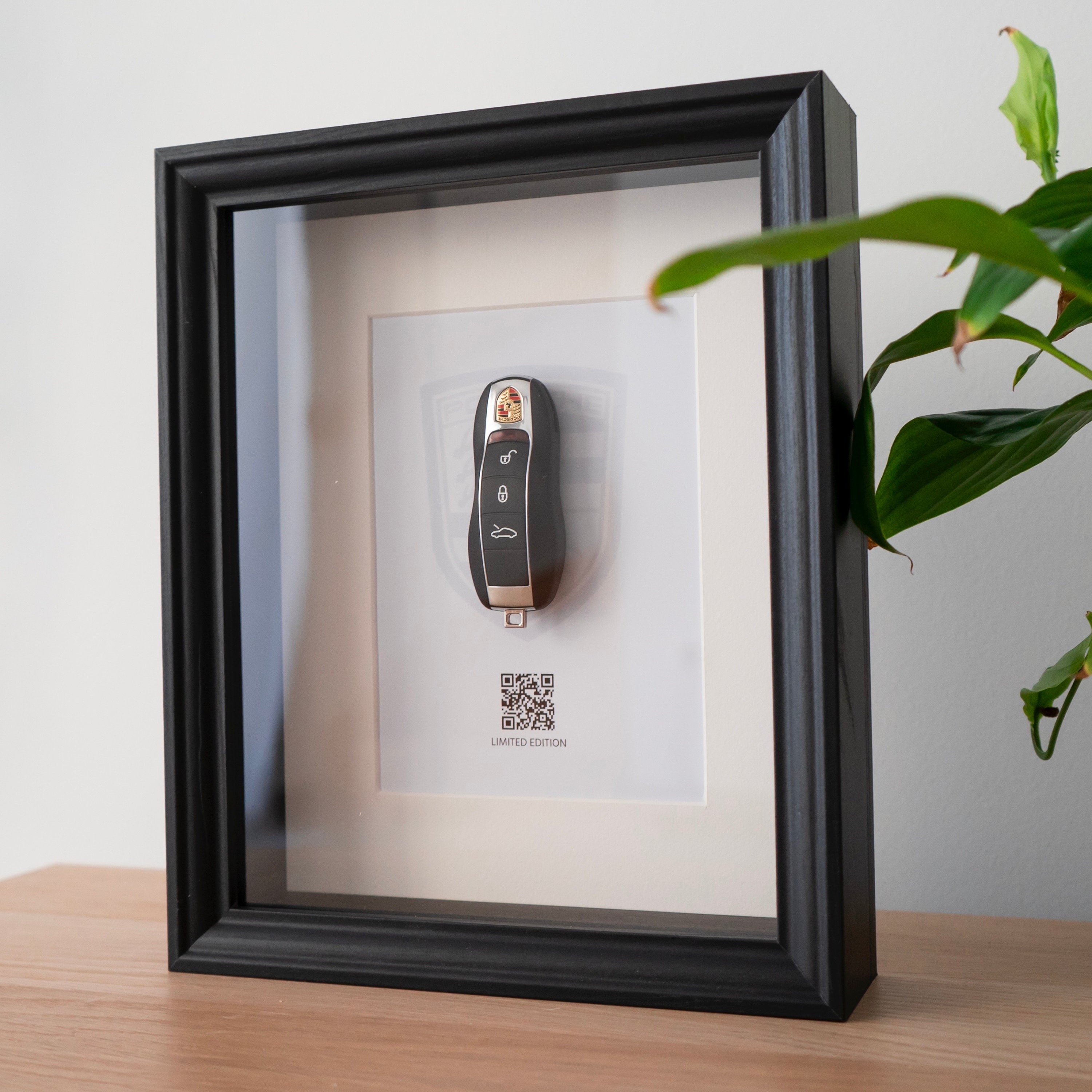 Clé de Porsche 911 Encadrée - QR Code