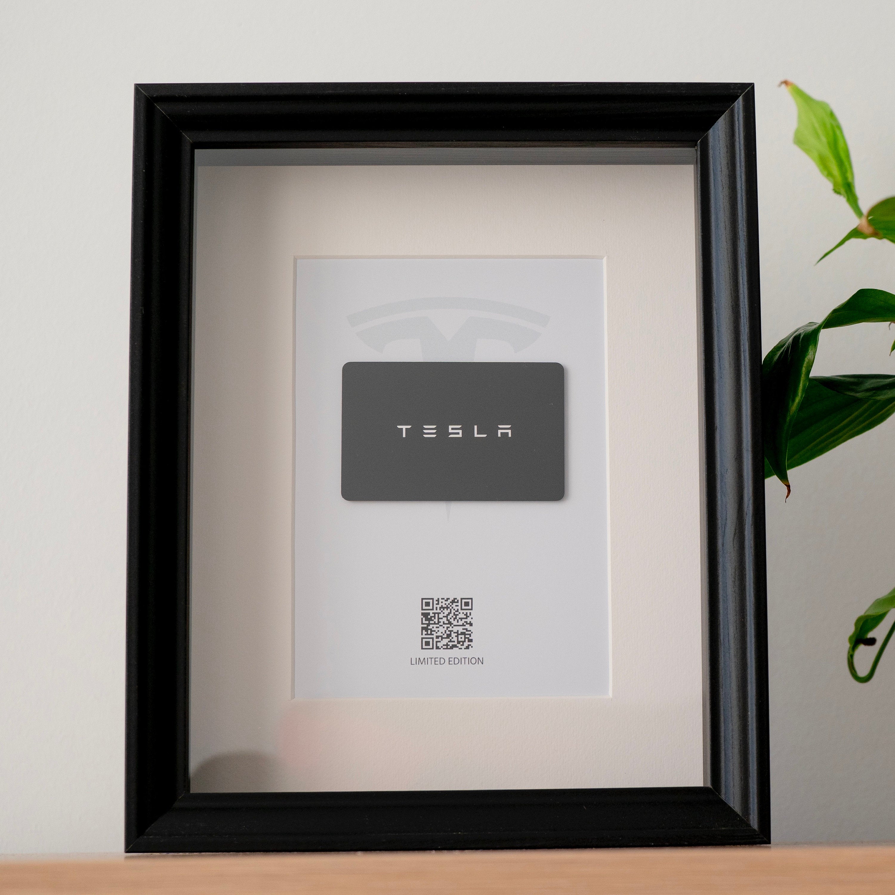 Clé de Tesla Encadrée - QR Code