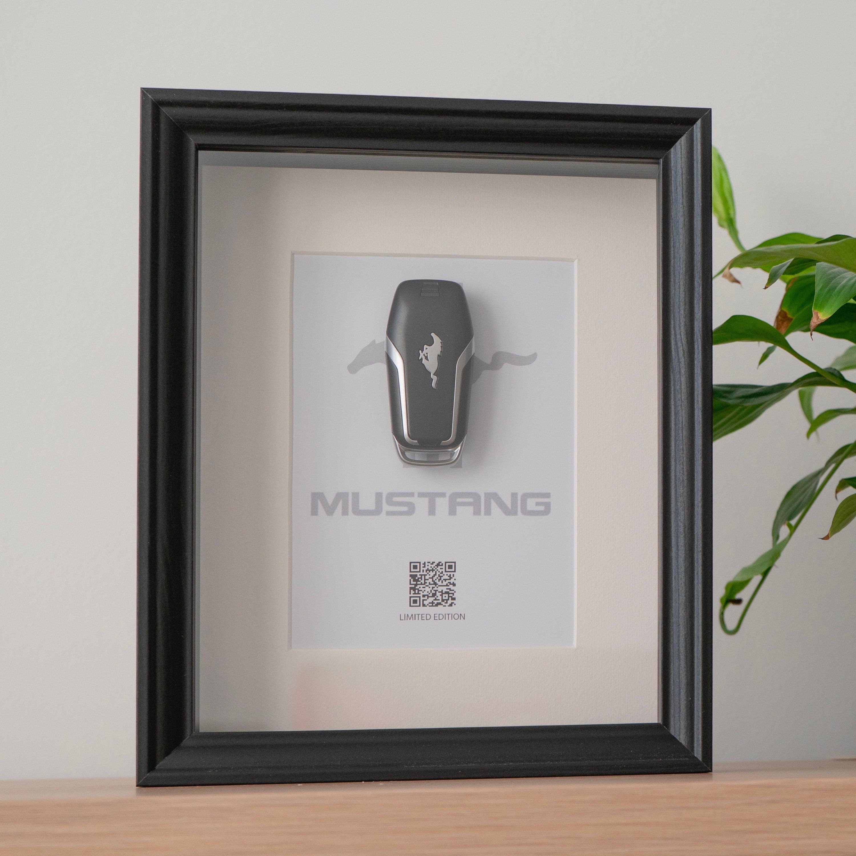 Clé de Mustang Encadrée - QR Code