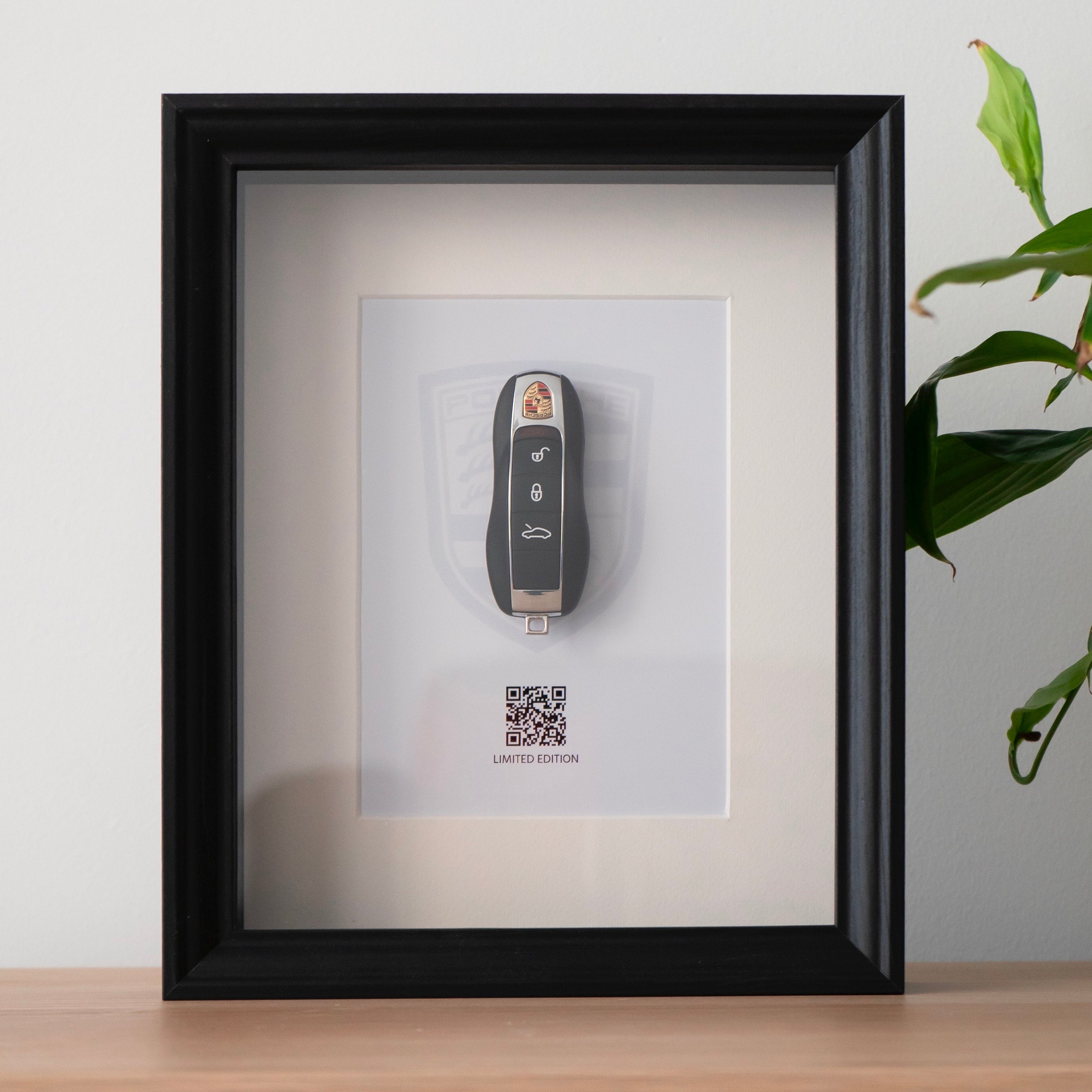 Clé de Porsche 911 Encadrée - QR Code
