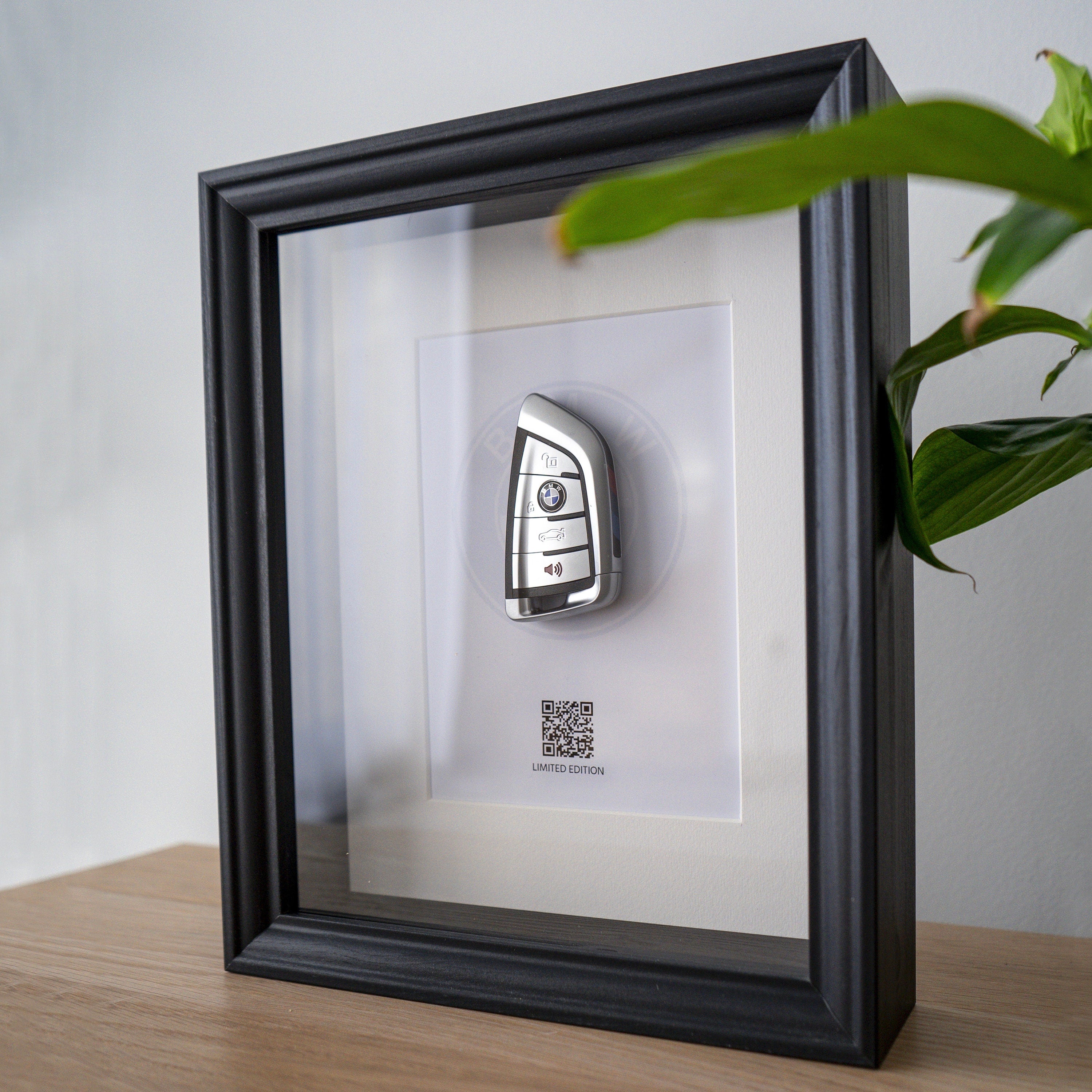 BMW Serie authentic key decoration framed