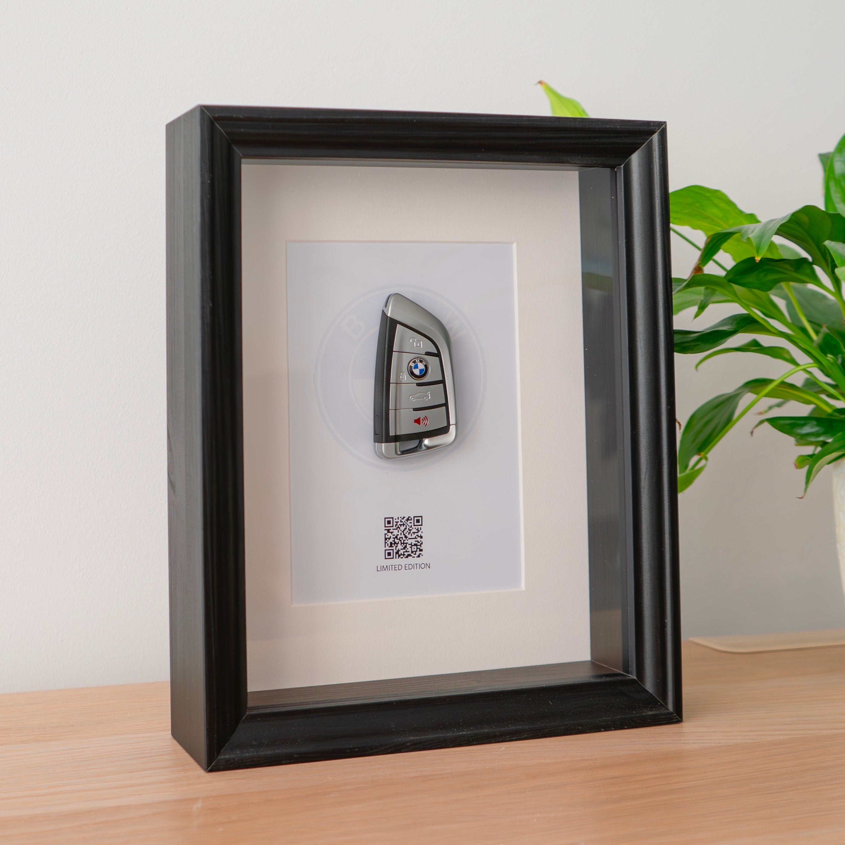 BMW Serie authentic key decoration framed