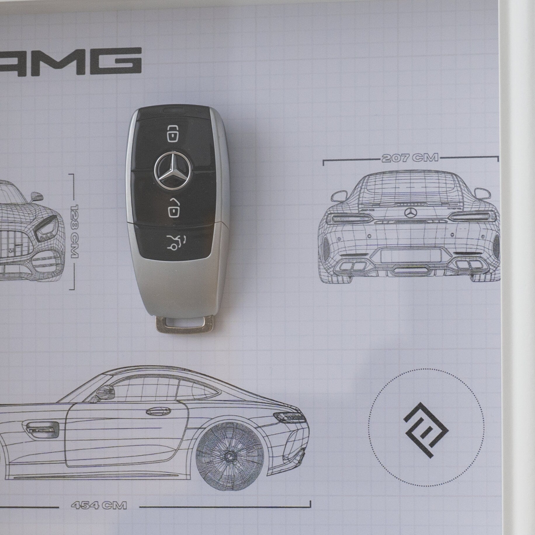 Clé Mercedes AMG Encadrée Authentique - Blueprint avec NFC